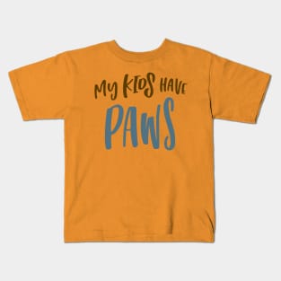 Dog mom - cute design for dog lovers Kids T-Shirt